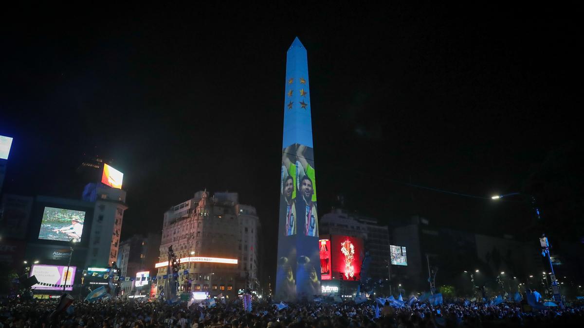 La celebración no para en el Obelisco de Buenos Aires