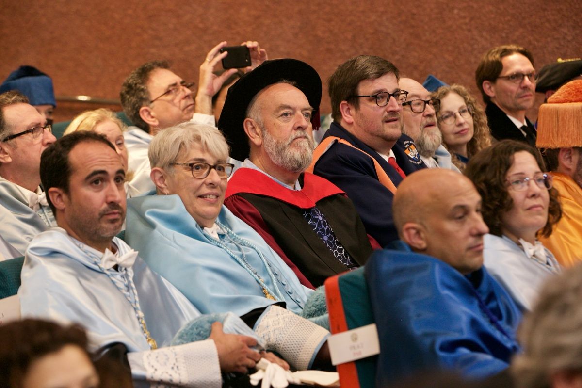 El prestigioso sociolingüista Peter Trudgill, investido doctor honoris causa en la UMU