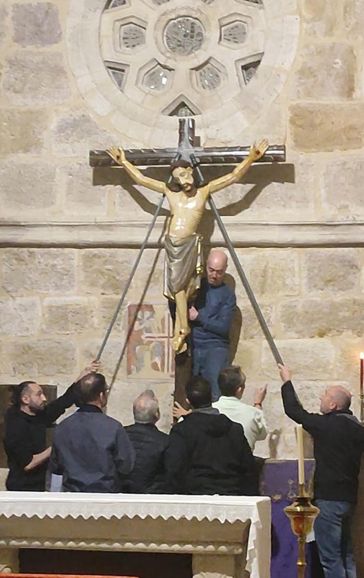 Descendimiento del Santísimo Cristo del Espíritu Santo.