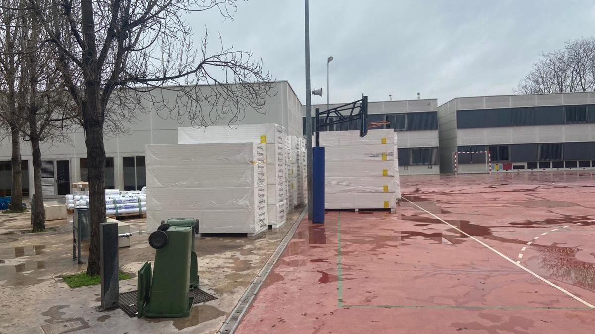 Las obras de reforma se han paralizado un el colegio Joan XXIII de Catarroja.