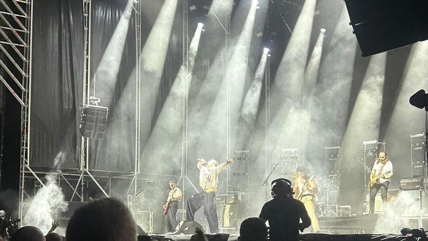 Arde Bogotá se quita “la espinita” con el público tinerfeño en La Laguna