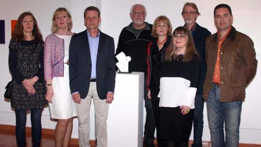 Eva Sjöberg, Kerstin Hedman, Ikka Pärni, Anders Cederholm, Angela Apelt, Susanne Beckman, Rulf Hakansson y Francis González en la sala de arte de Agüimes. | lp / dlp