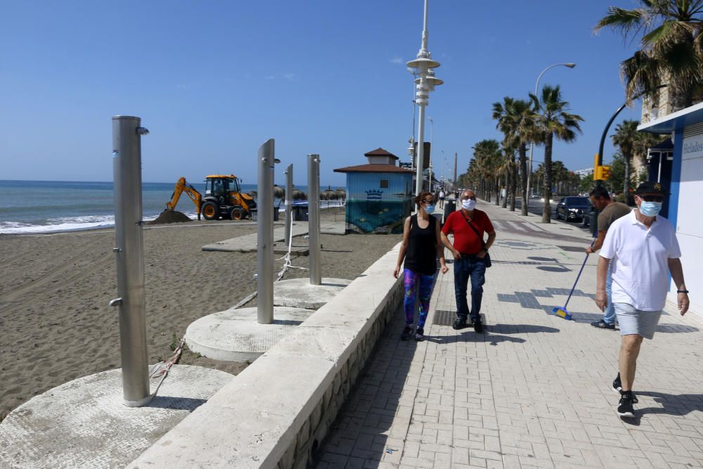 Cada vez queda menos para que Málaga entre en la fase 2 de la desescalada. Con ella, llegará la apertura de las playas y los comercios playeros y los chiringuitos de la capital ya se preparan para una afluencia mayor de bañistas.