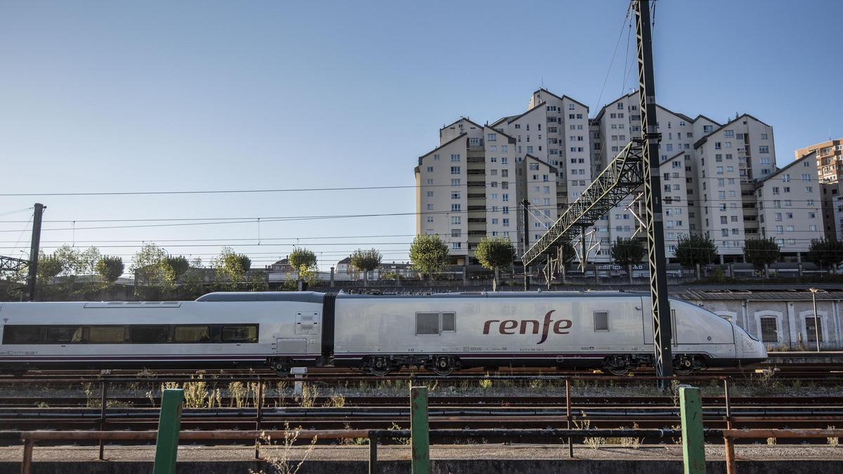 Tren de alta velocidad Avril en pruebas en la estación de San Cristóbal en A Coruña.