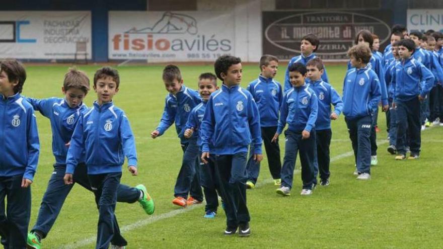 Los jóvenes jugadores de la cantera en el Suárez Puerta.