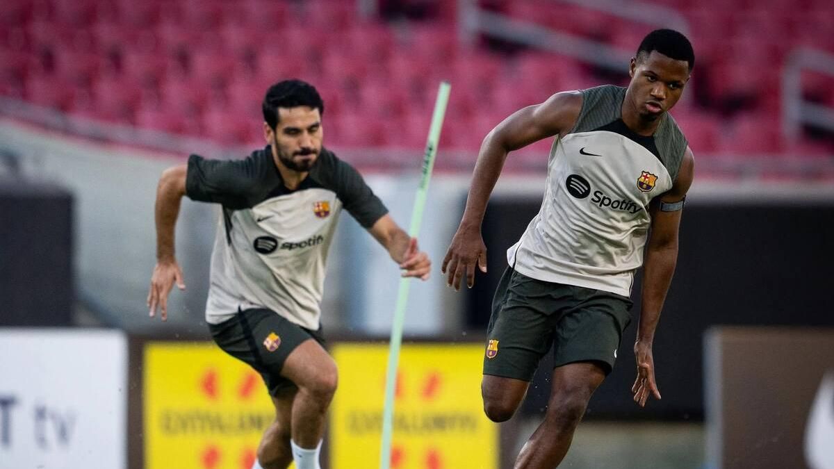 Ilkay Gündogan y Ansu Fati, durante un entrenamiento con el Barça