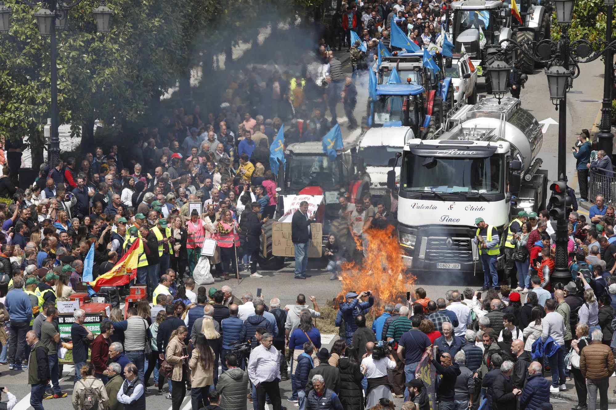 EN IMÁGENES: Así fue la tractorada de protesta del campo asturiano en Oviedo