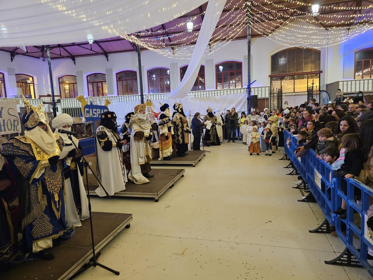 EN IMÁGENES: APOTEOSIS DE LOS MAGOS EN VILLAVICIOSA EN IMÁGENES: APOTEOSIS DE LOS MAGOS EN VILLAVICIOSA