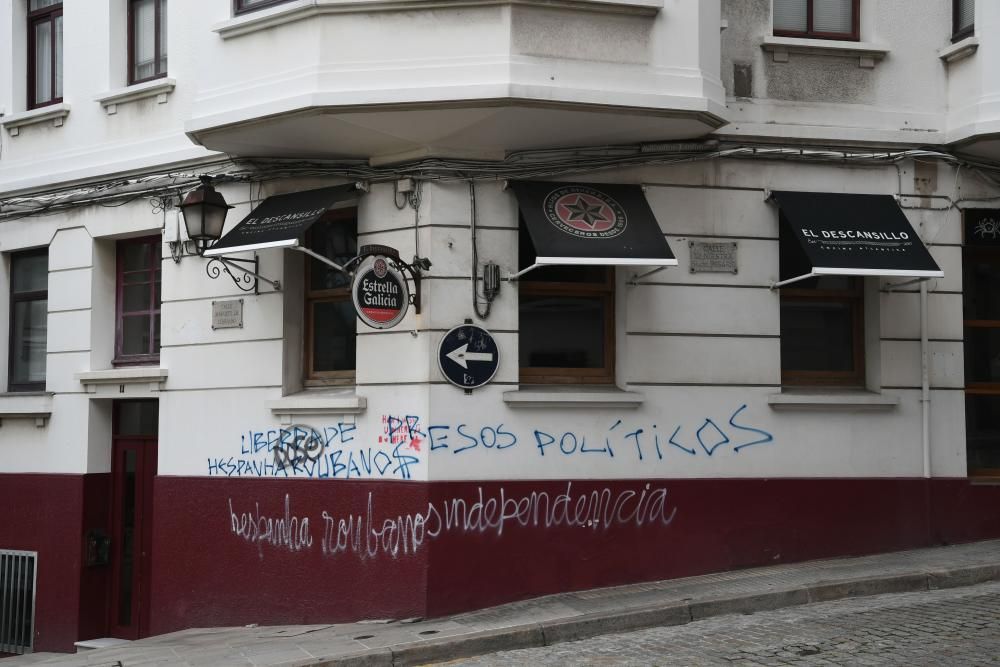 Pintadas en edificios de Ciudad Vieja y Pescadería