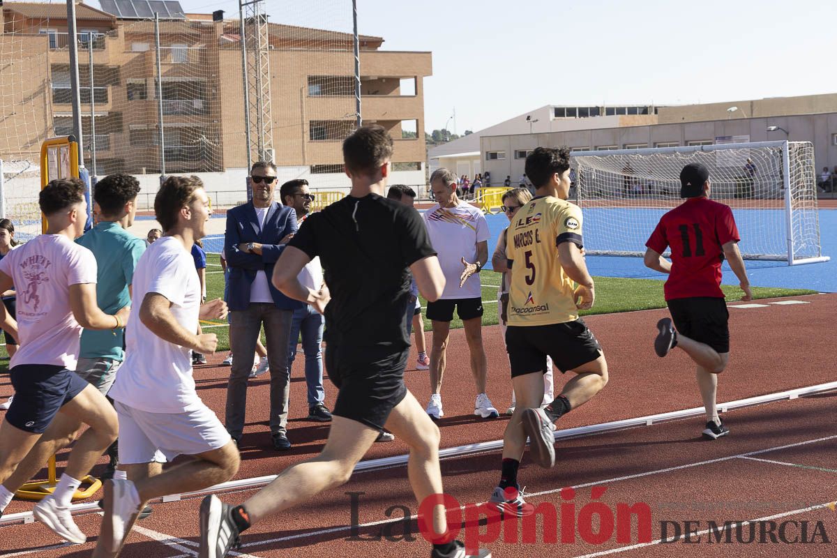 Abel Antón vistiba la Escuela Municipal de Atletismo de Caravaca