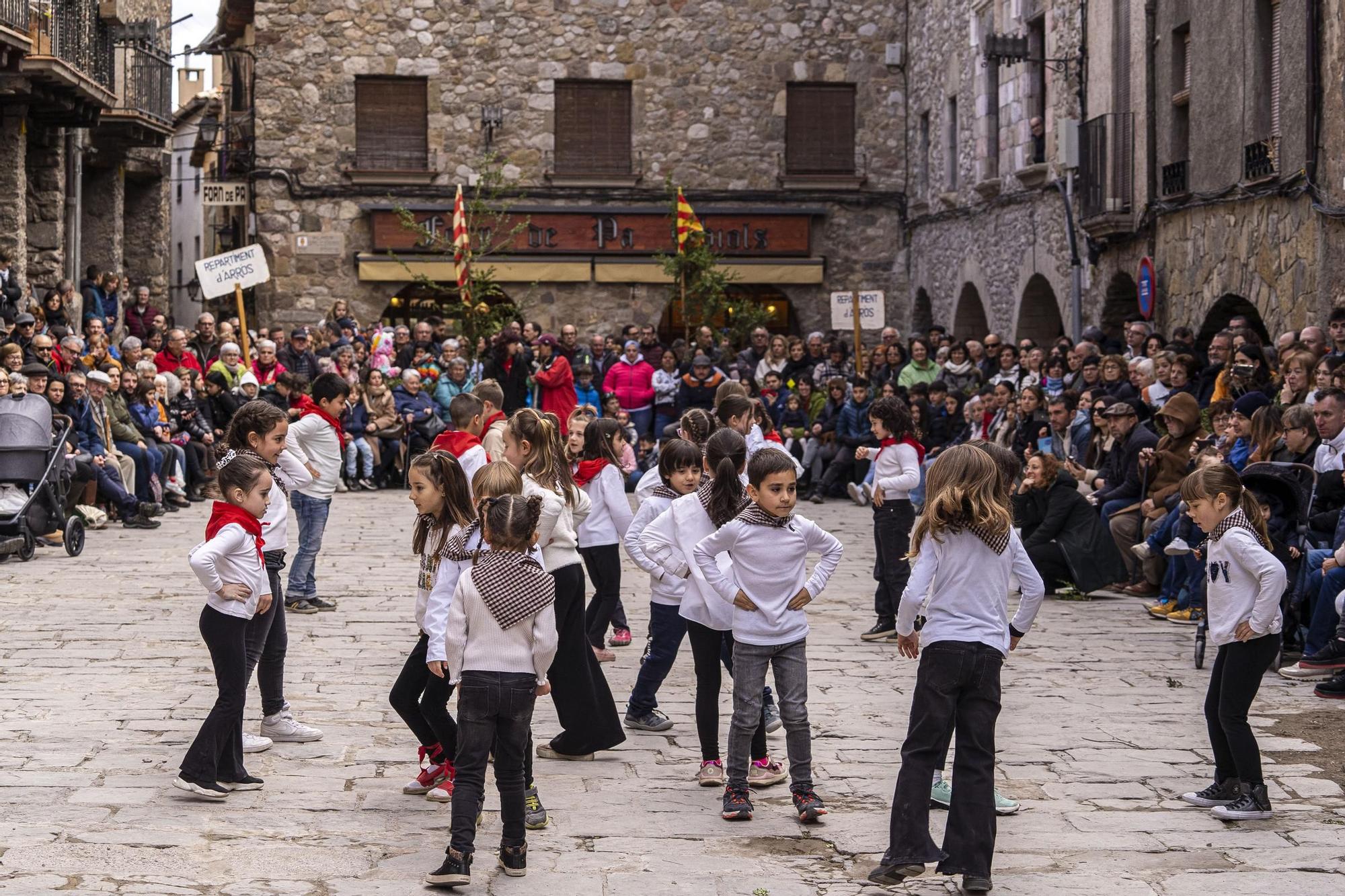 Bagà cuina el seu popular arròs per 2.500 persones