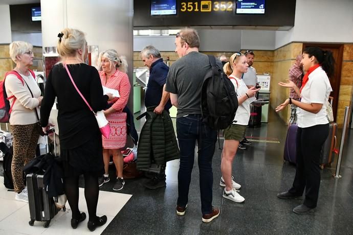 25/02/2020 AEROPUERTO. TELDE. Ambiente en el aeropuerto de Gran Canaria, dos días después de la suspencion de vuelos por la Calima.  Fotógrafa: YAIZA SOCORRO.  | 25/02/2020 | Fotógrafo: Yaiza Socorro