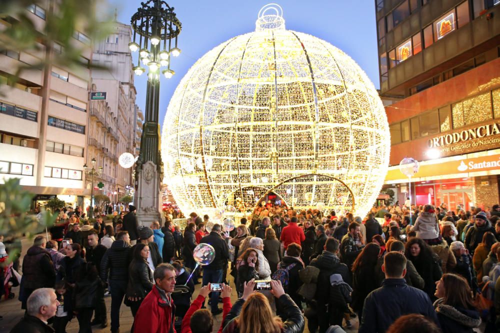 El centro de Vigo se llena para ver las luces