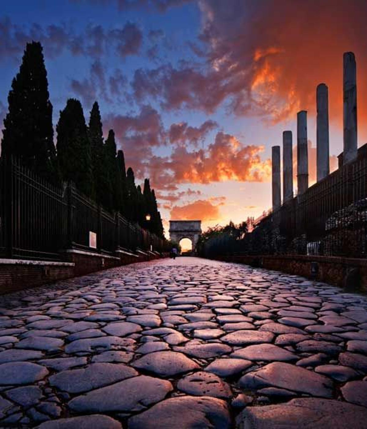 Foro romano y Arco de Tito en Roma.