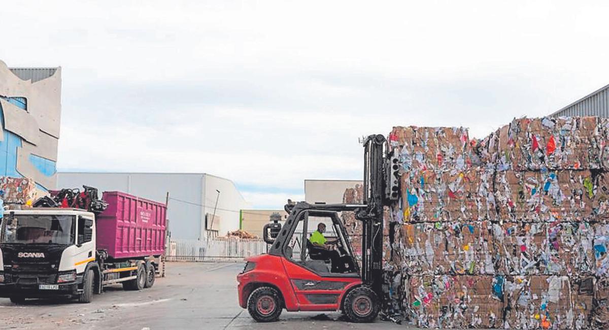 La firma contribuye directamente a reducir los residuos, minimizar las emisiones y fomentar los hábitos de reciclaje.