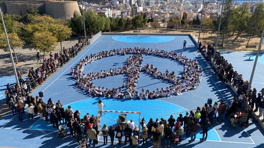 El colegio La Aneja de Alicante recupera una canción de José Luis Perales para el Día de la Paz