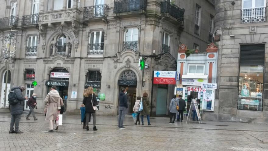 Colas para comprar lotería del Niño en Vigo