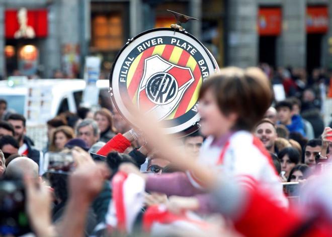Las aficiones de River y Boca llenan Madrid