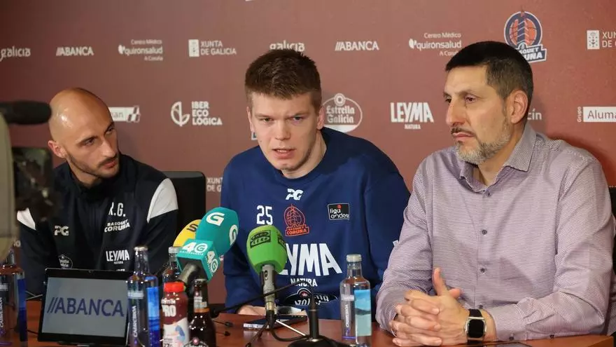 Presentación de Karlis Silins, nuevo jugador del Leyma