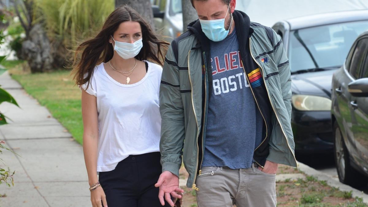 Ana de Armas y Ben Affleck por las calles de Los Ángeles