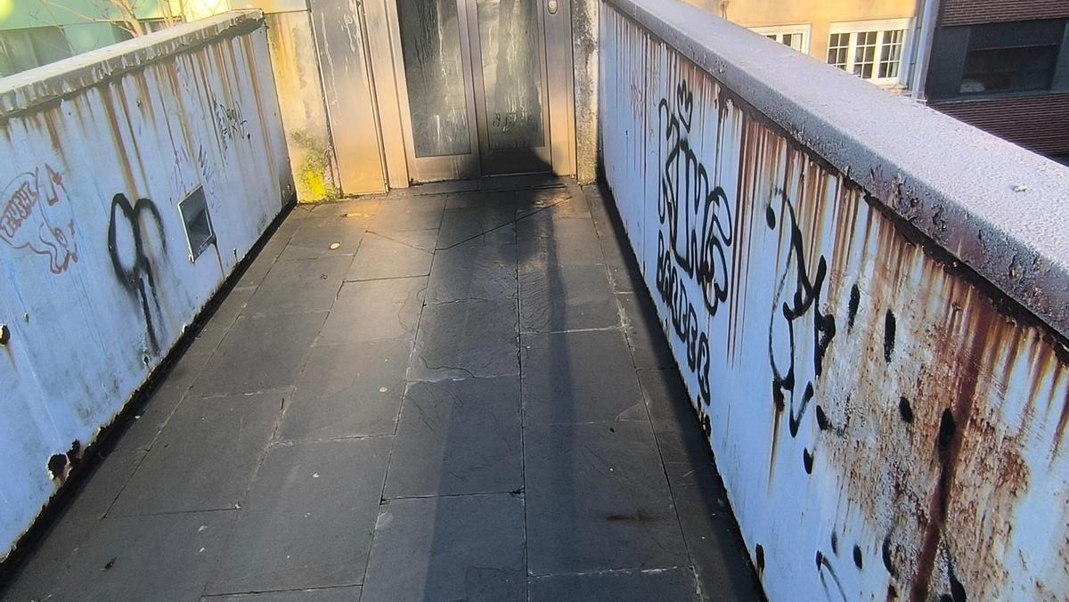 Una imagen del estado actual de uno de los accesos a los Jardines de La Rodriga.