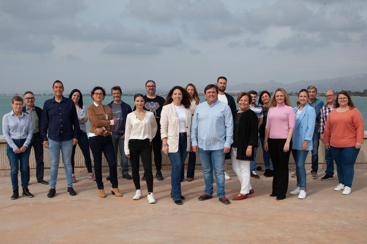 Foto de familia de Compromís per Burriana, tras las elecciones de 2023.