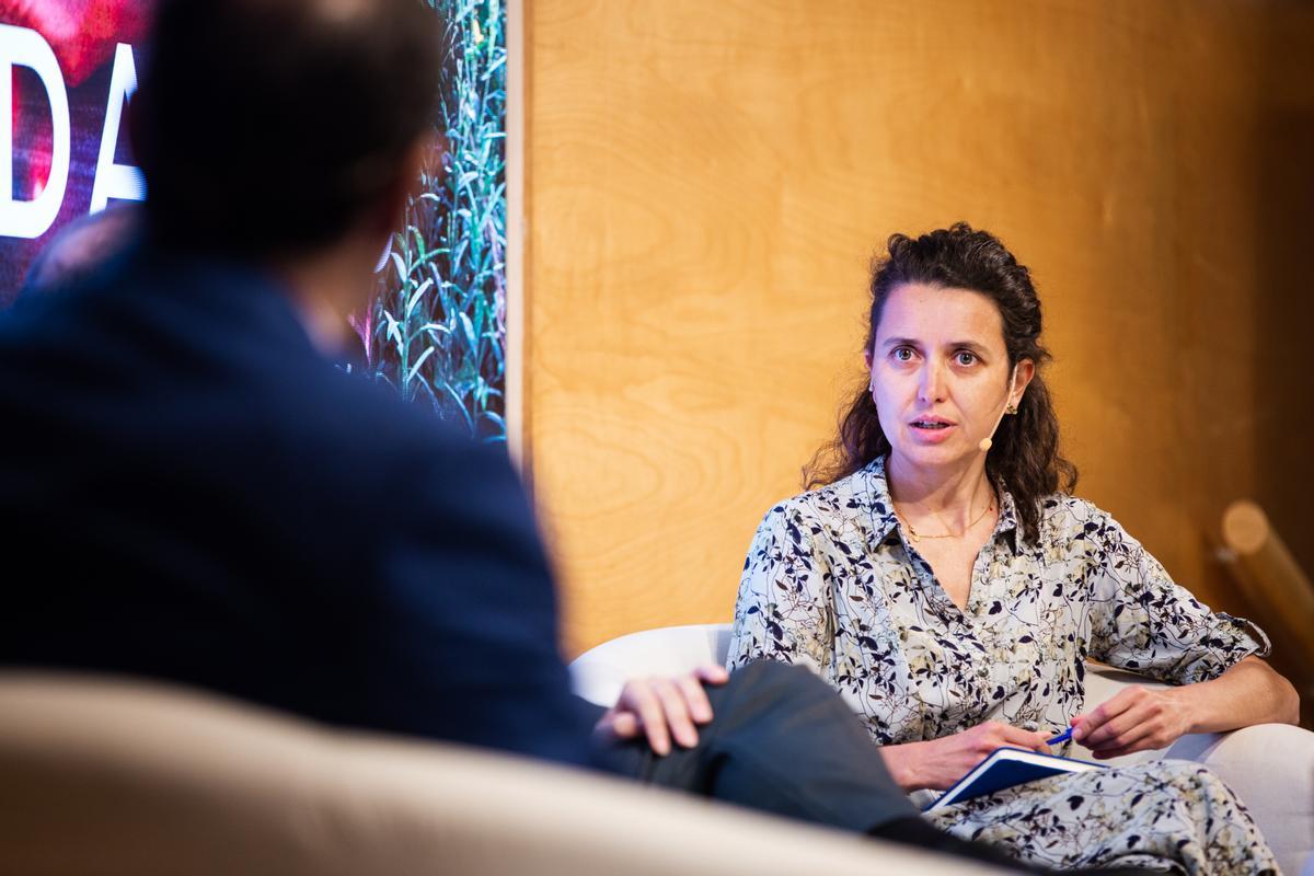 La directora de Desarrollo Rural y Sostenibilidad en Red2Red, María Coto Sauras, durante la mesa redonda.