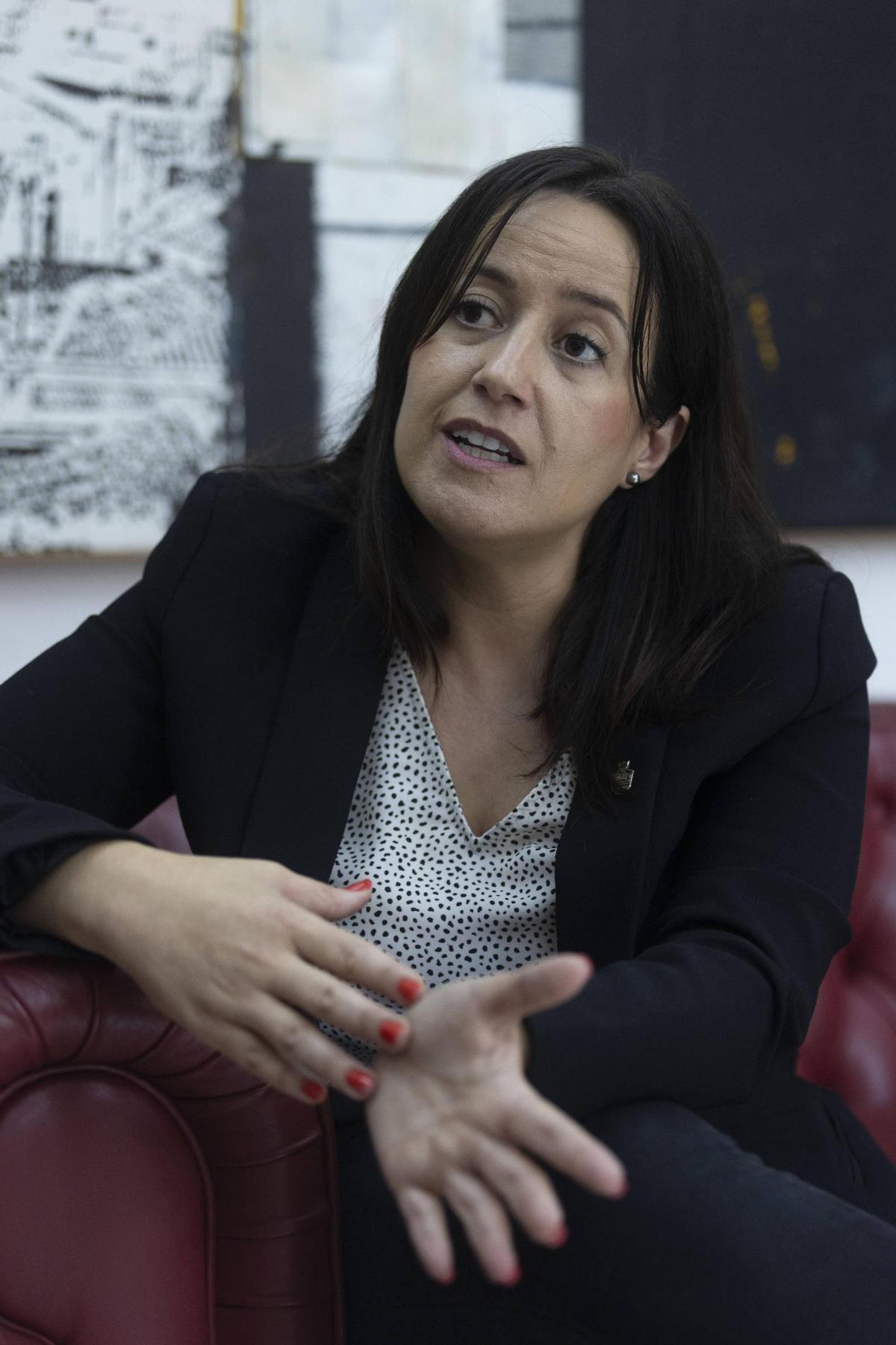 Lorena Silvent, alcaldesa de Catarroja, surantela entrevista.