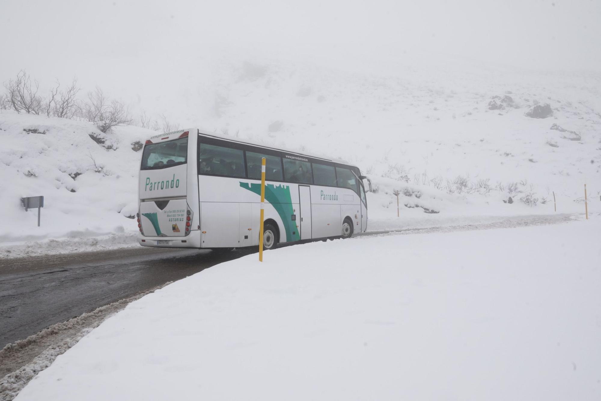 En imágenes: Jornada invernal en Asturias