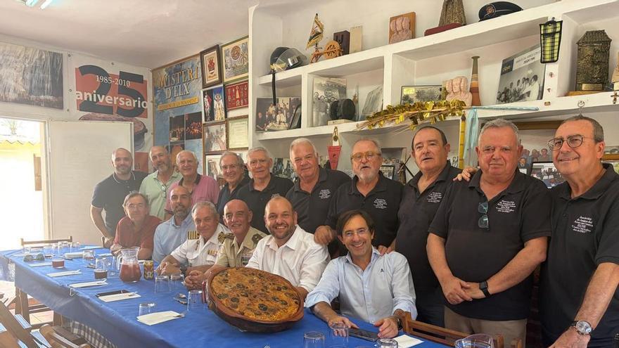 Los Amigos del Arroz con Costra agasajan a los res
