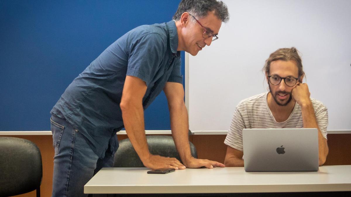 Carlos Guerrero y Gabriel Moyà, dos de los investigadores autores de los estudios sobre ChatGPT en la educación