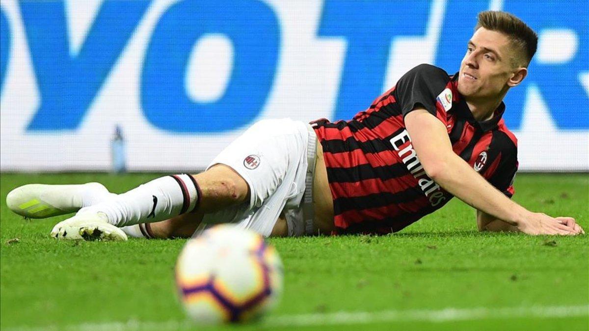 Piatek durante un partido con el Mialn