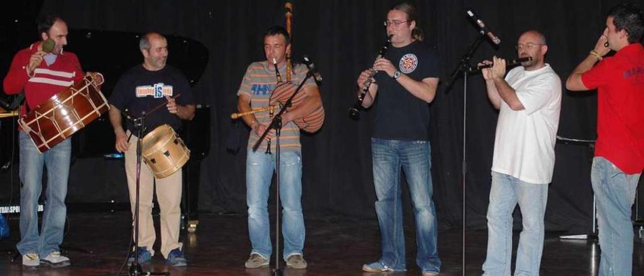 Alumnos del Conservatorio de Música Tradicional e Folque de Lalín. // Bernabé