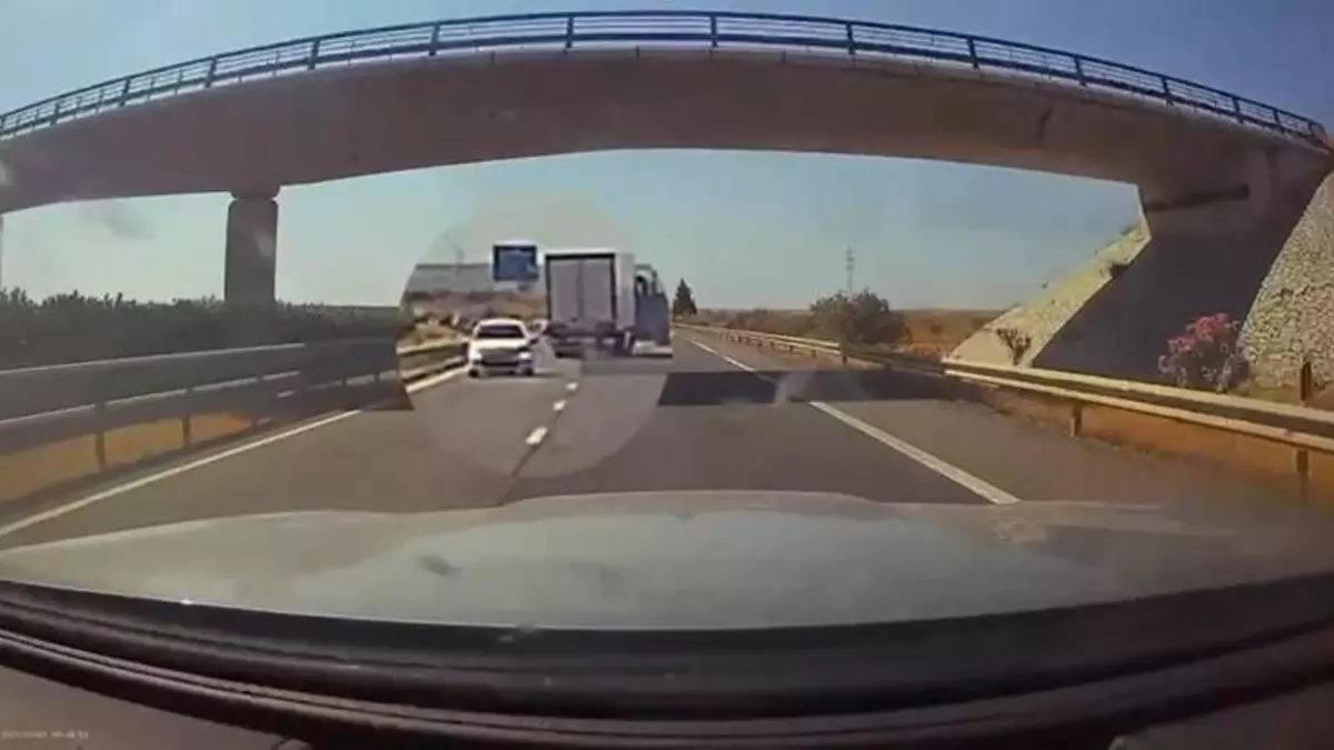 Una conductora circula en sentido contrario más de ocho kilómetros por la autovía A-49