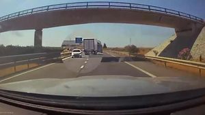 Una conductora circula en sentido contrario más de ocho kilómetros por la autovía A-49