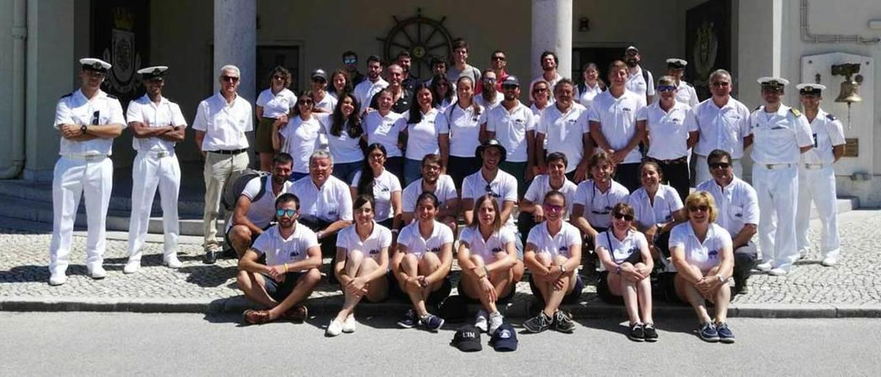 Foto de familia de la promoción licenciada este verano en el &quot;Creoula&quot;.