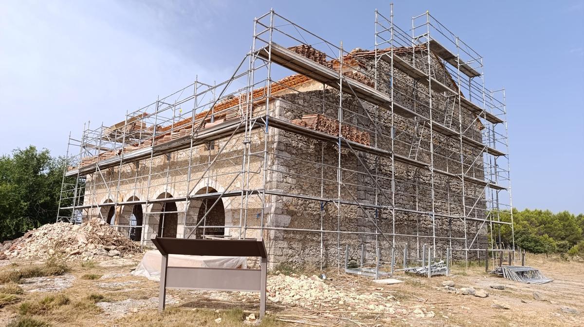 Los andamios han colonizado el templo.