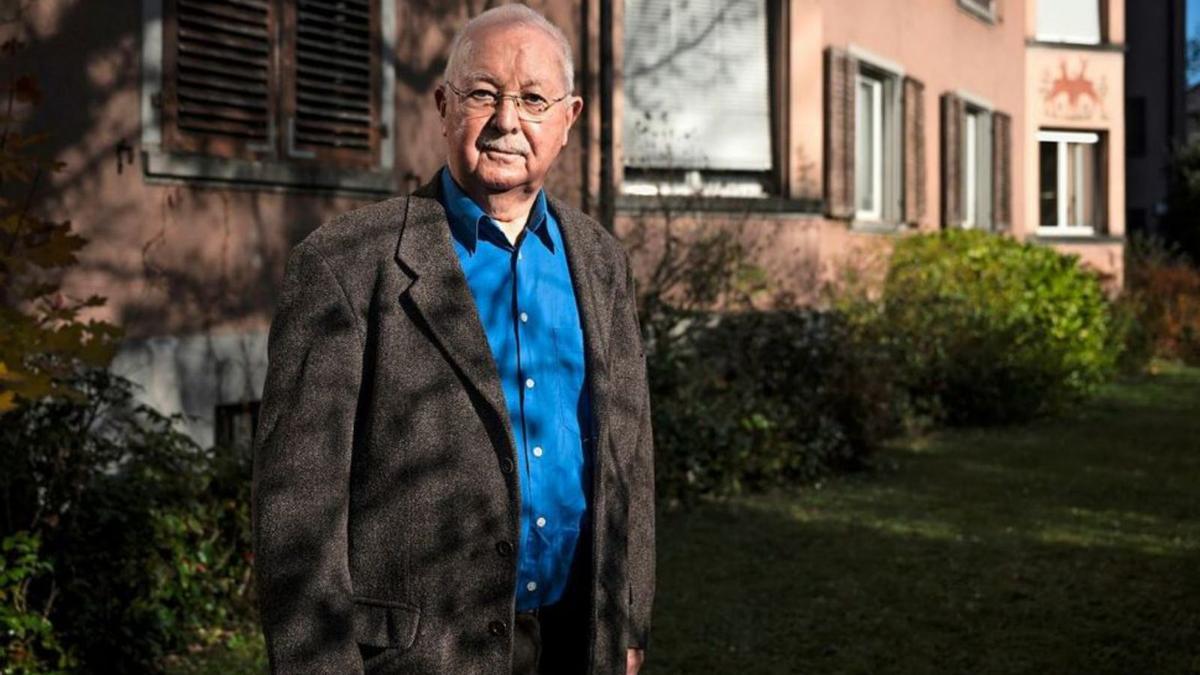 Kammerer, ante las viviendas amenazadas por derribo.