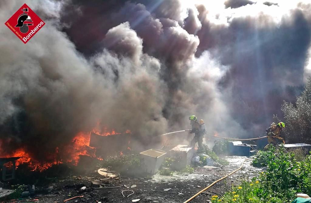 Un nuevo incendio pone en alerta a la partida de Armanello en Benidorm