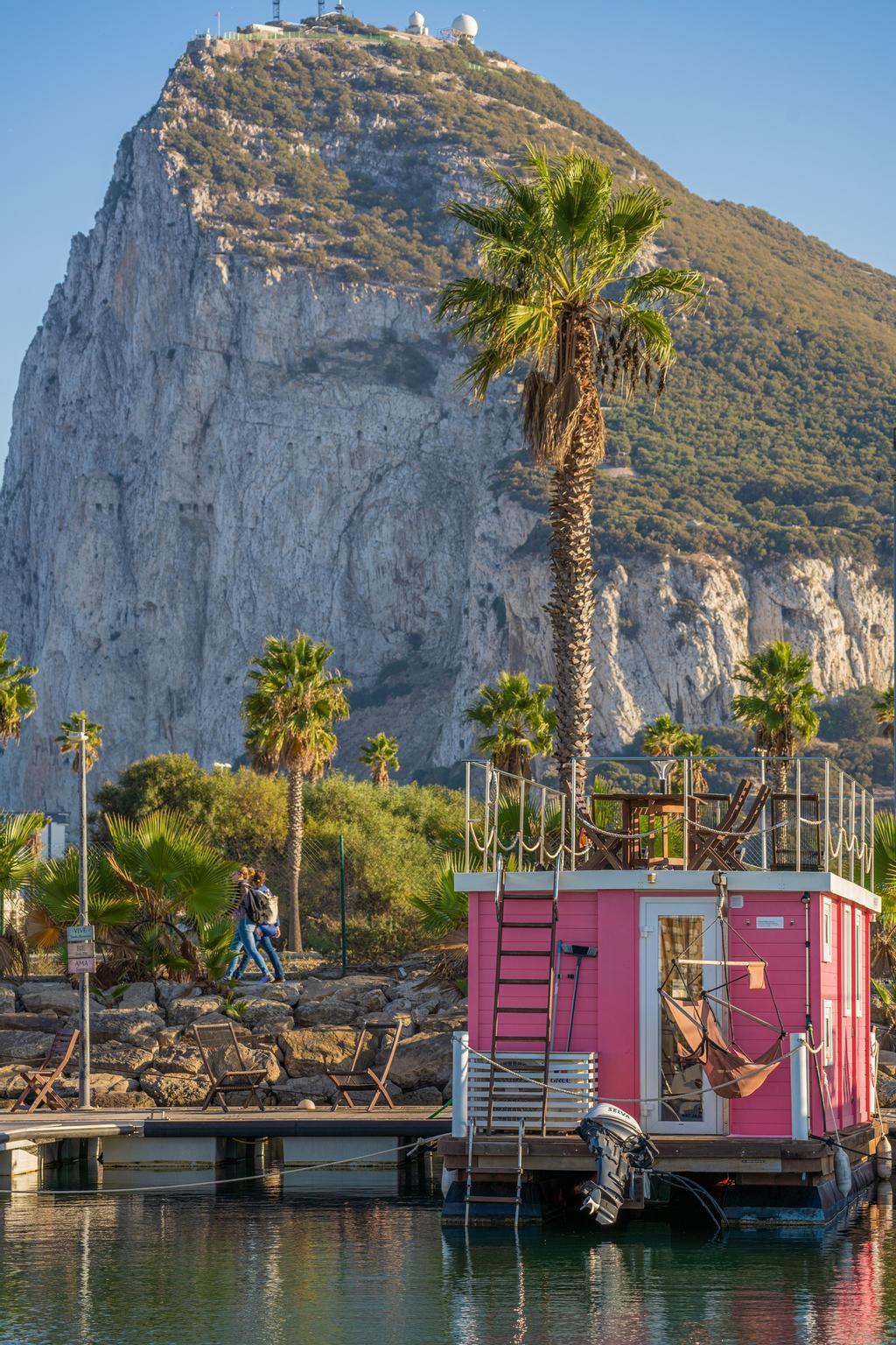 Boat Haus frente al Peñón.