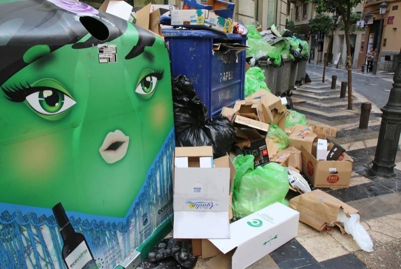 Cuarto día de la huelga de recogida de basuras en el Centro