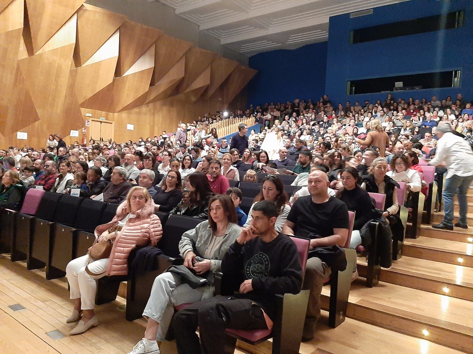 Los niños de Siero dan el "Do" de pecho: todas las fotos del primer concierto participativo escolar