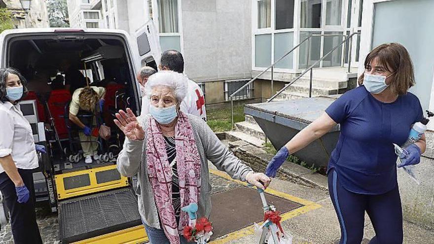 Una usuaria vuelve a una residencia hasta ahora para pacientes Covid. X. A.