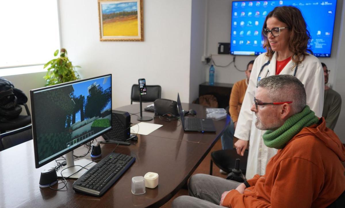 Controlar les pantalles amb un ‘joystick’ a la boca