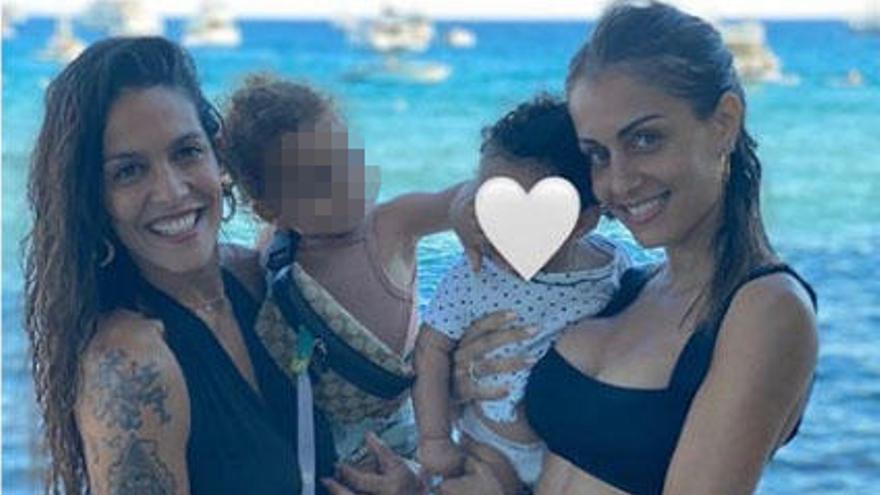 La amistad y maternidad de Hiba Abouk y Lorena Castell, en Ibiza