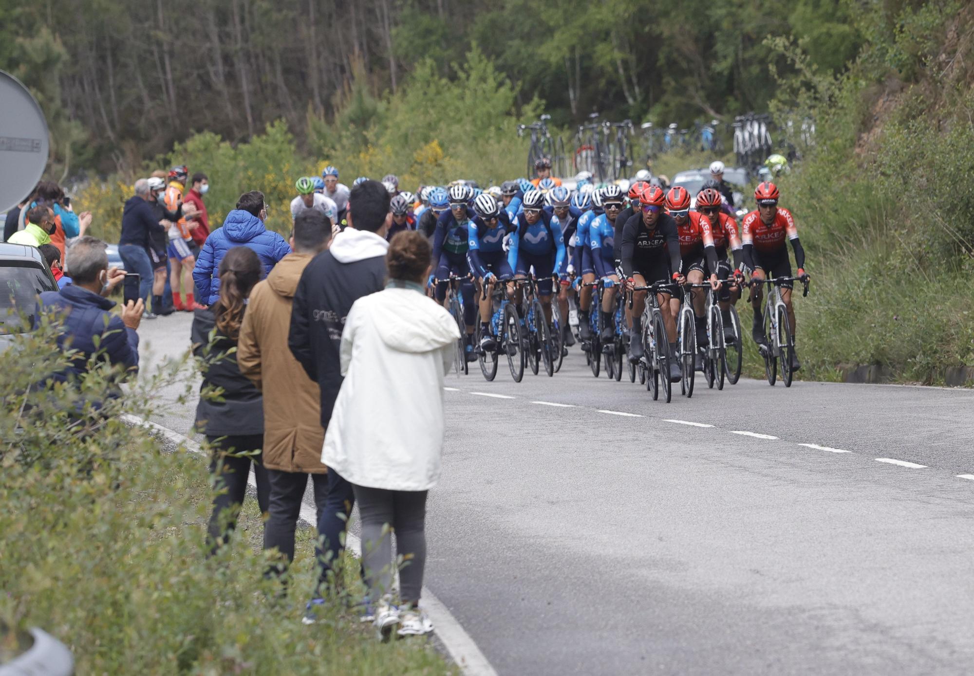 La segunda etapa de la Vuelta Ciclista a Asturias, en imágenes