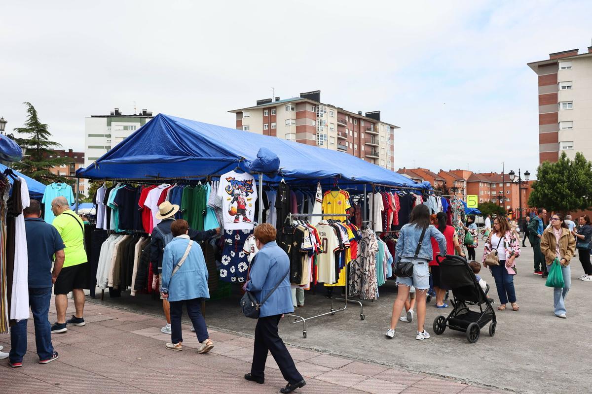 El mercadillo de La Corredoria.