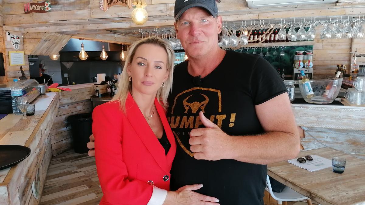 Steff Jerkel und Peggy Jerofke bei der Wiedereröffnung ihres Martiki in Cala Ratjada