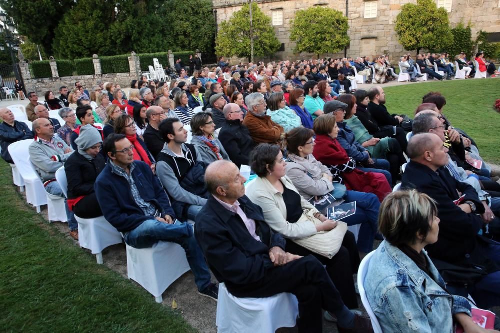 La emisión de la ópera al aire libre, impulsada por FARO DE VIGO con la colaboración del Concello, llenó el pazo de Castrelos