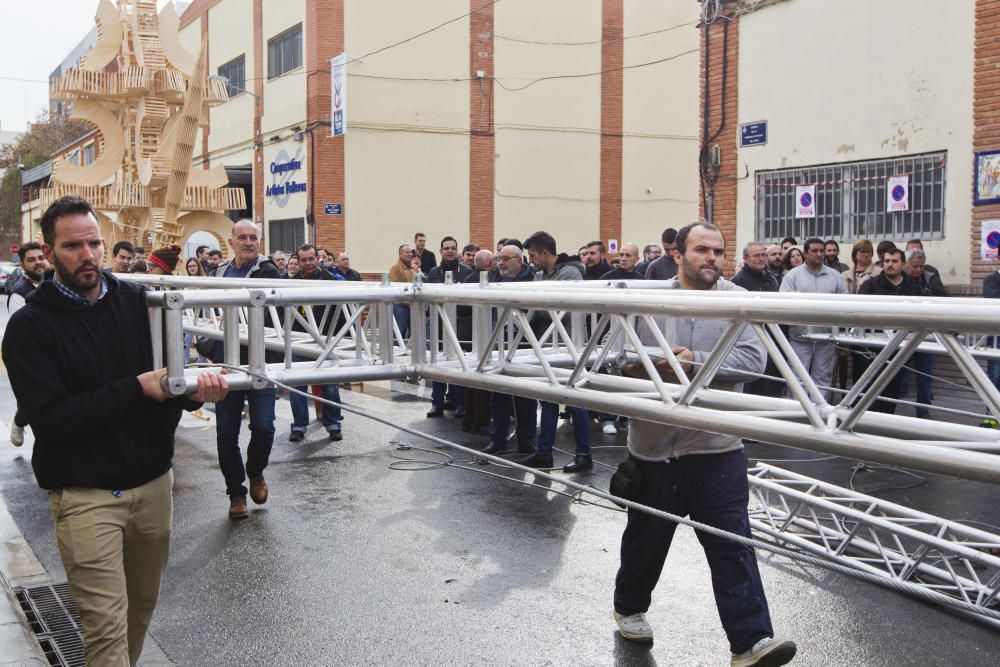 Simulacro de la plantá de la falla del ayuntamiento